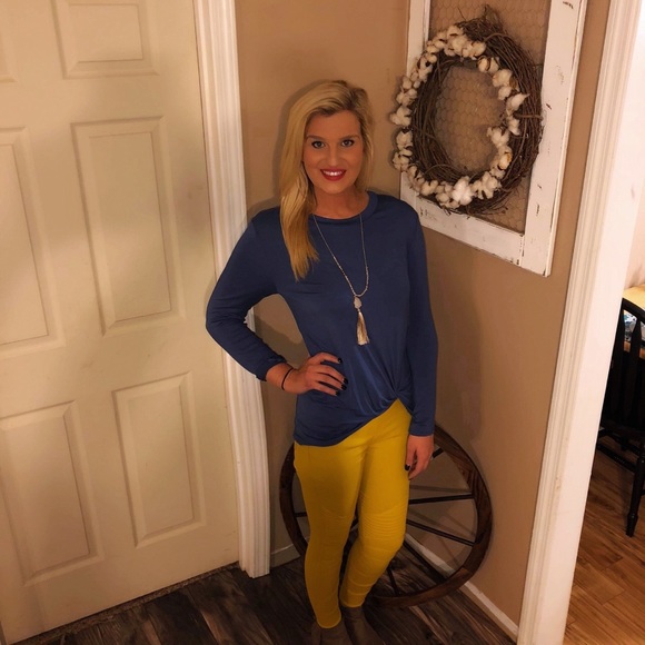 Meet your Posher, Halee 💁♀️💕👗💅 - Picture 3 of 8